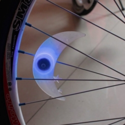 LED LAMPKA DO SZPRYCH W ROWERZE MIGAJĄCA LED BIKE 3-FUNCT. PP no batteries